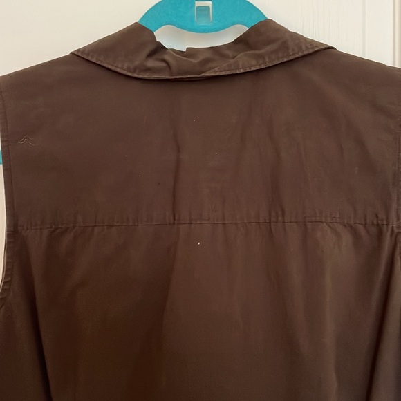 Brown button down sleeveless shirt - Picture 3 of 8
